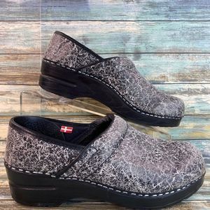 Sanita Womens Black Vegan Clogs Shoes Size 7M Slip On Block Heel Round Toe